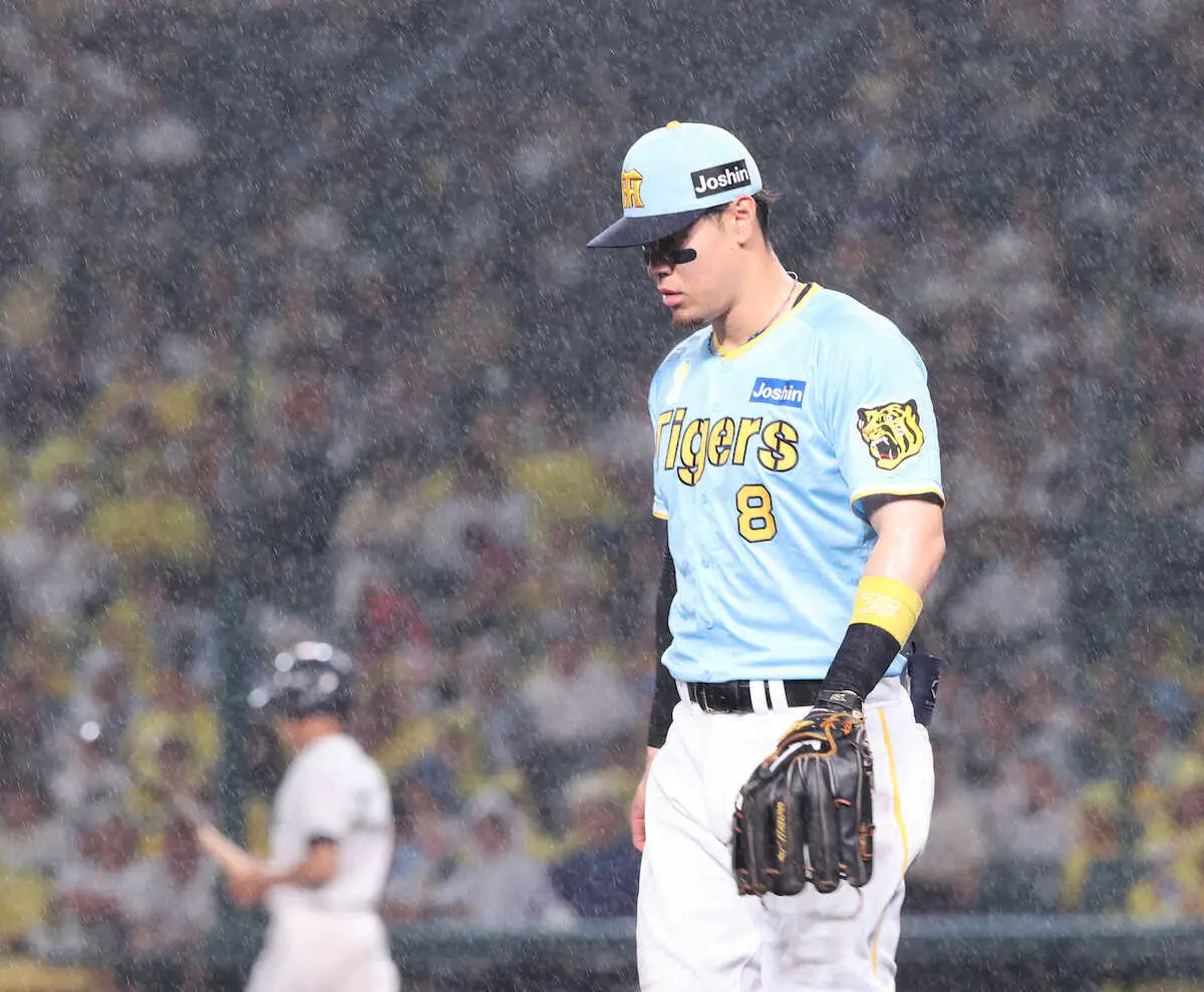 【画像・写真】阪神　守備の「急所」佐藤輝を狙われる形でピンチを広げ…喫した2失点が敗戦に直結