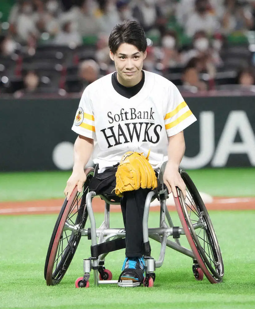 【画像・写真】22年、プロ野球の始球式に登場した梶原大暉