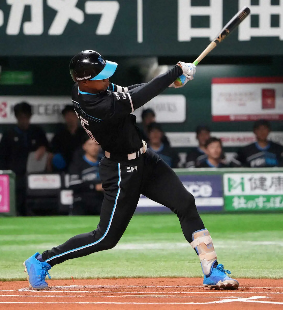 【画像・写真】日本ハム・万波が先頭打者弾！　モイネロから先制17号ソロ　お待たせ64打席ぶり一発　