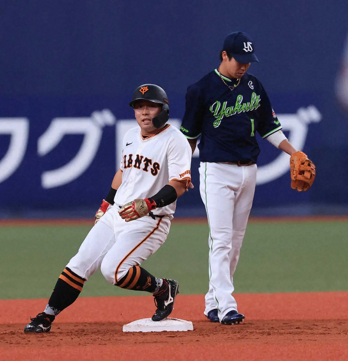 【画像・写真】巨人・浅野翔吾、足でも魅せた！待望プロ初盗塁マーク　超美技、安打、四球選んで二盗成功と躍動！