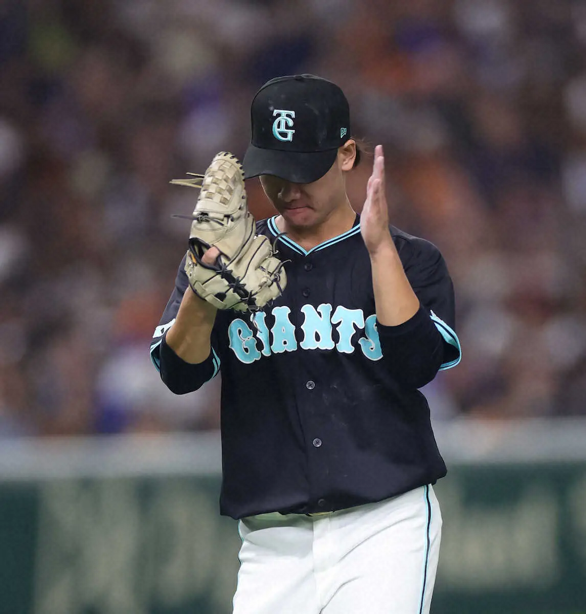【画像・写真】巨人・井上温大　好投も課題のベースカバー遅れ再び　阿部監督から左頬ペチン「ベースカバーいけよ、と」
