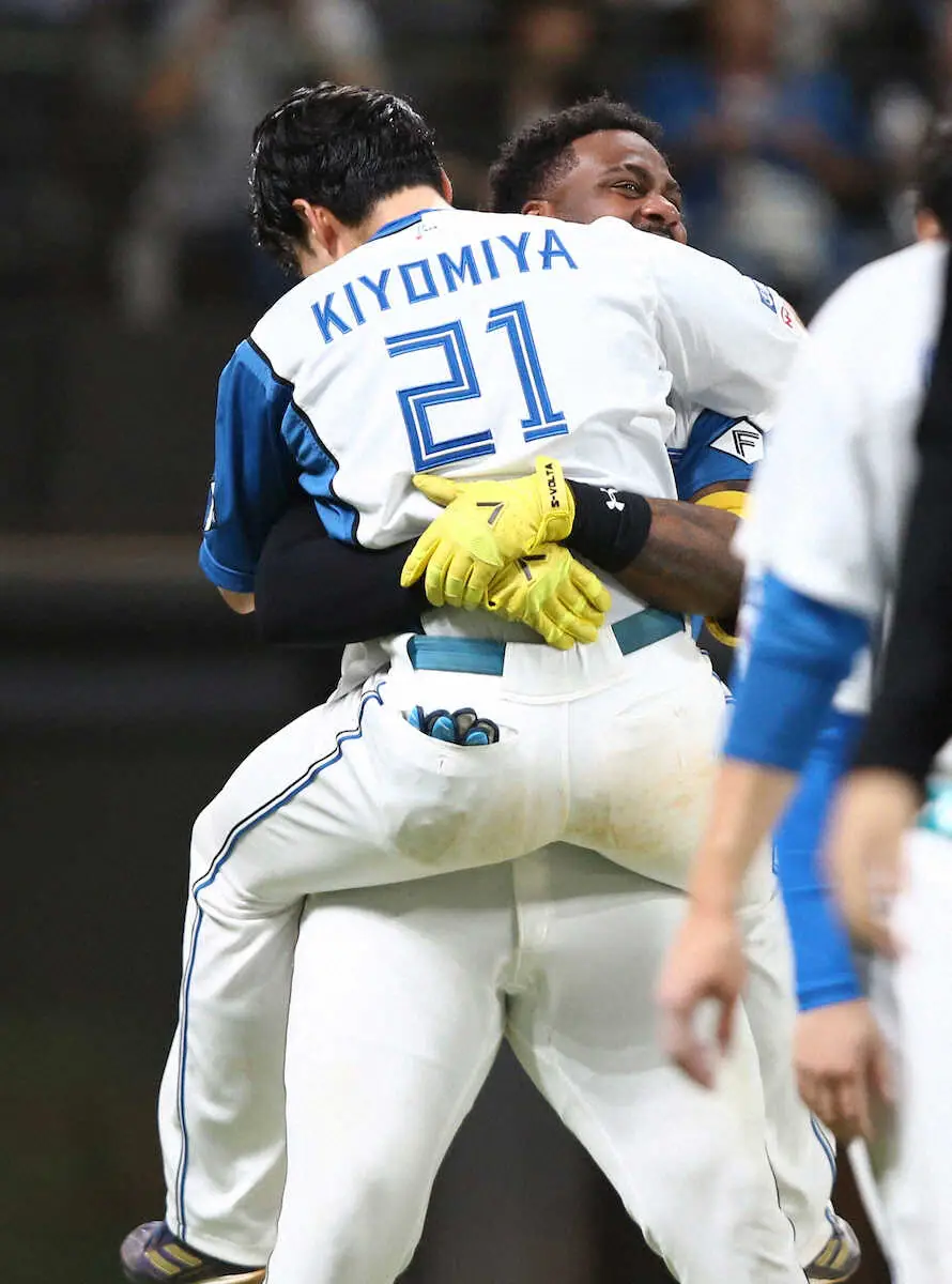 【画像・写真】日本ハム・清宮幸太郎は連続試合安打「17」でストップもレイエス劇弾に大はしゃぎ！