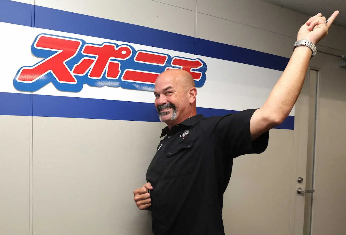 【画像・写真】ひげがトレードマーク　阪神OBムーア氏、20年ぶり来日で足を運んだ店は…