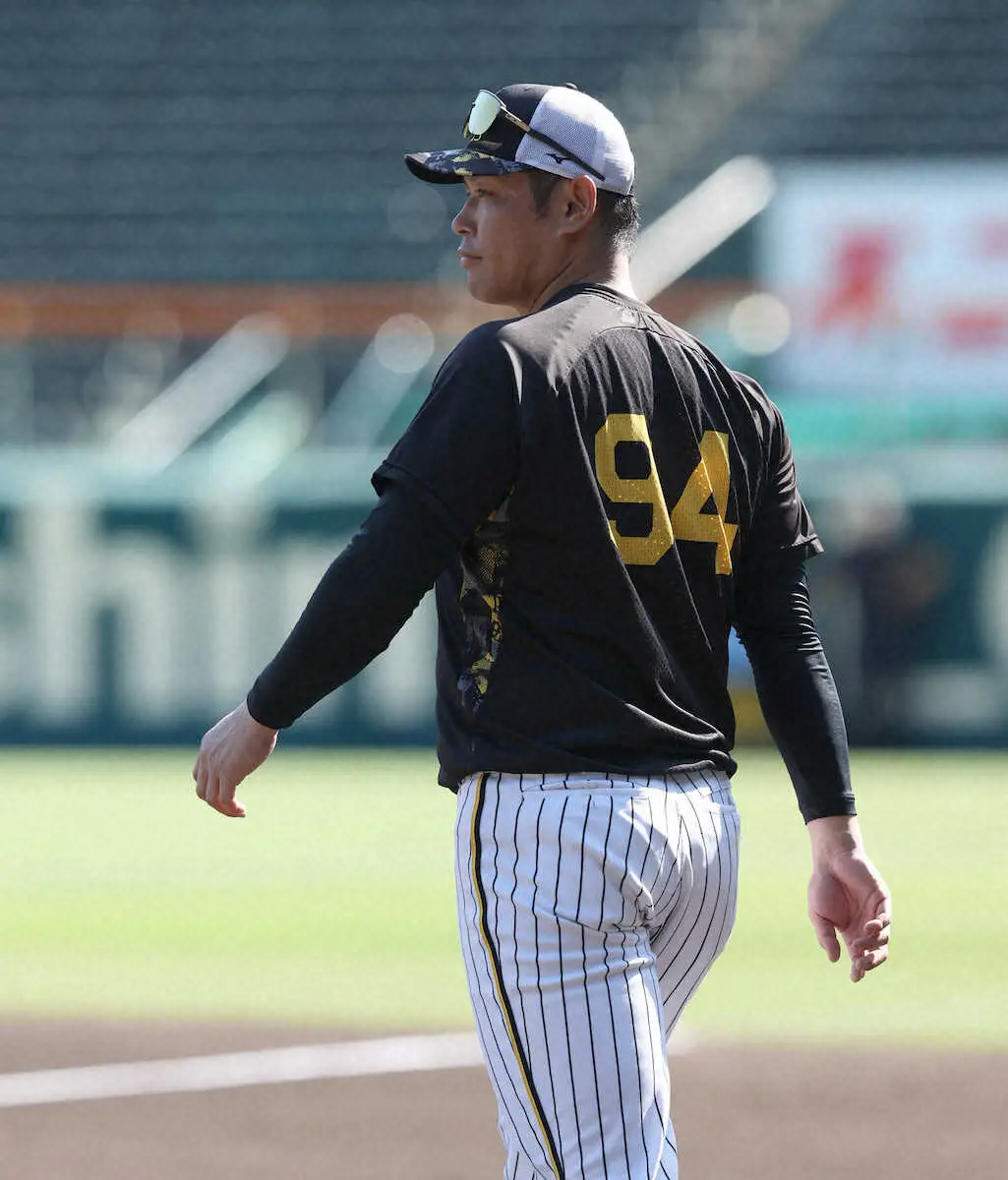 【画像・写真】阪神・原口　引退の“同志”秋山に「高卒なので2人で長くやろうと」「お互い刺激与えながらできた15年」