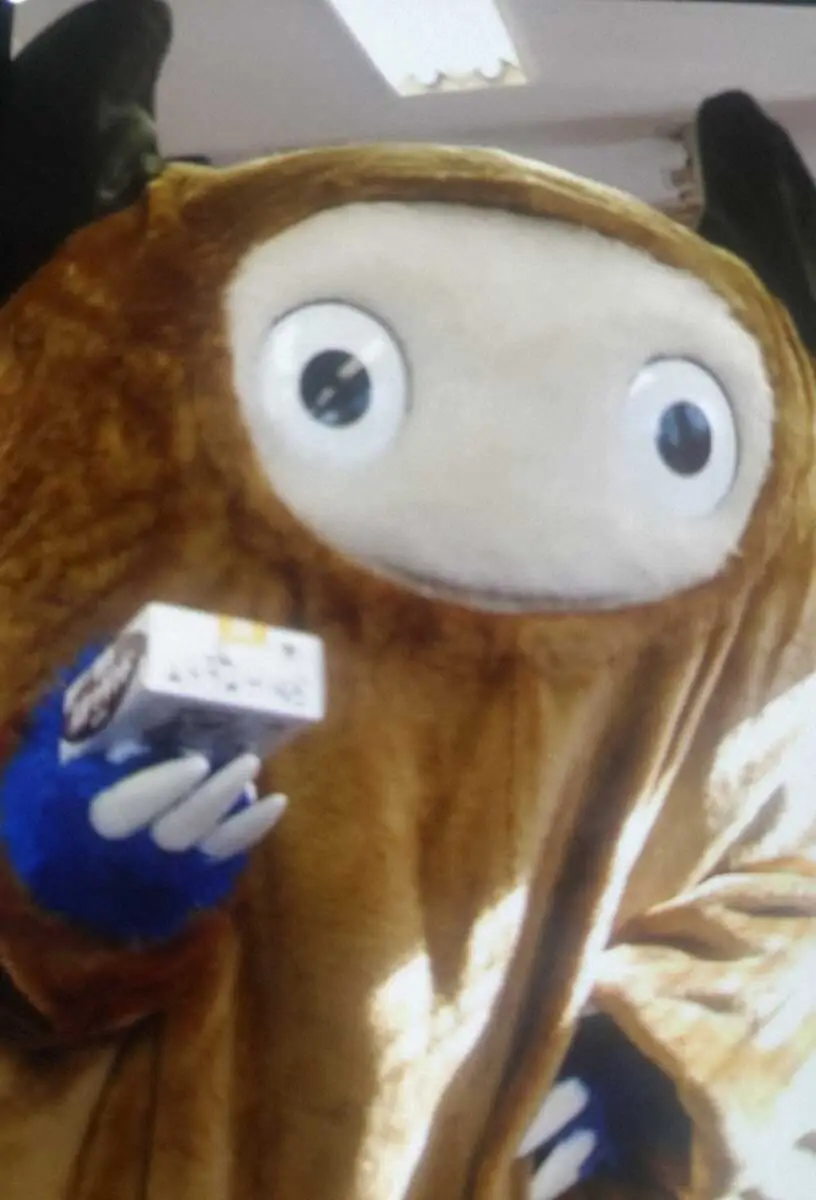 【画像・写真】DeNAがサプライズ実施！球団キャラクター「BART」が大逆転Vへ報道陣に「かつサンド」提供！