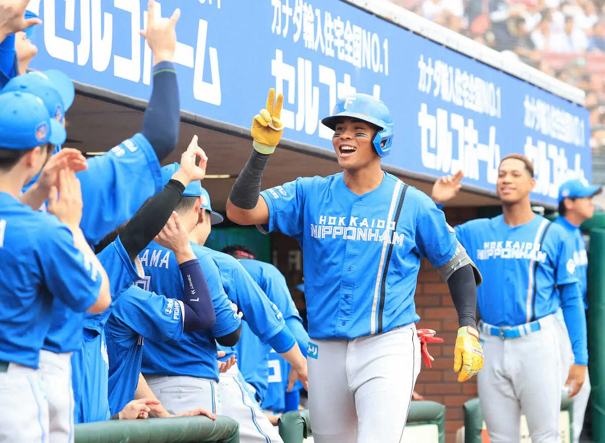 【画像・写真】日本ハム・水谷瞬が「焼き肉パワー」で今季4本目の先頭打者弾！レイエスのお財布から？