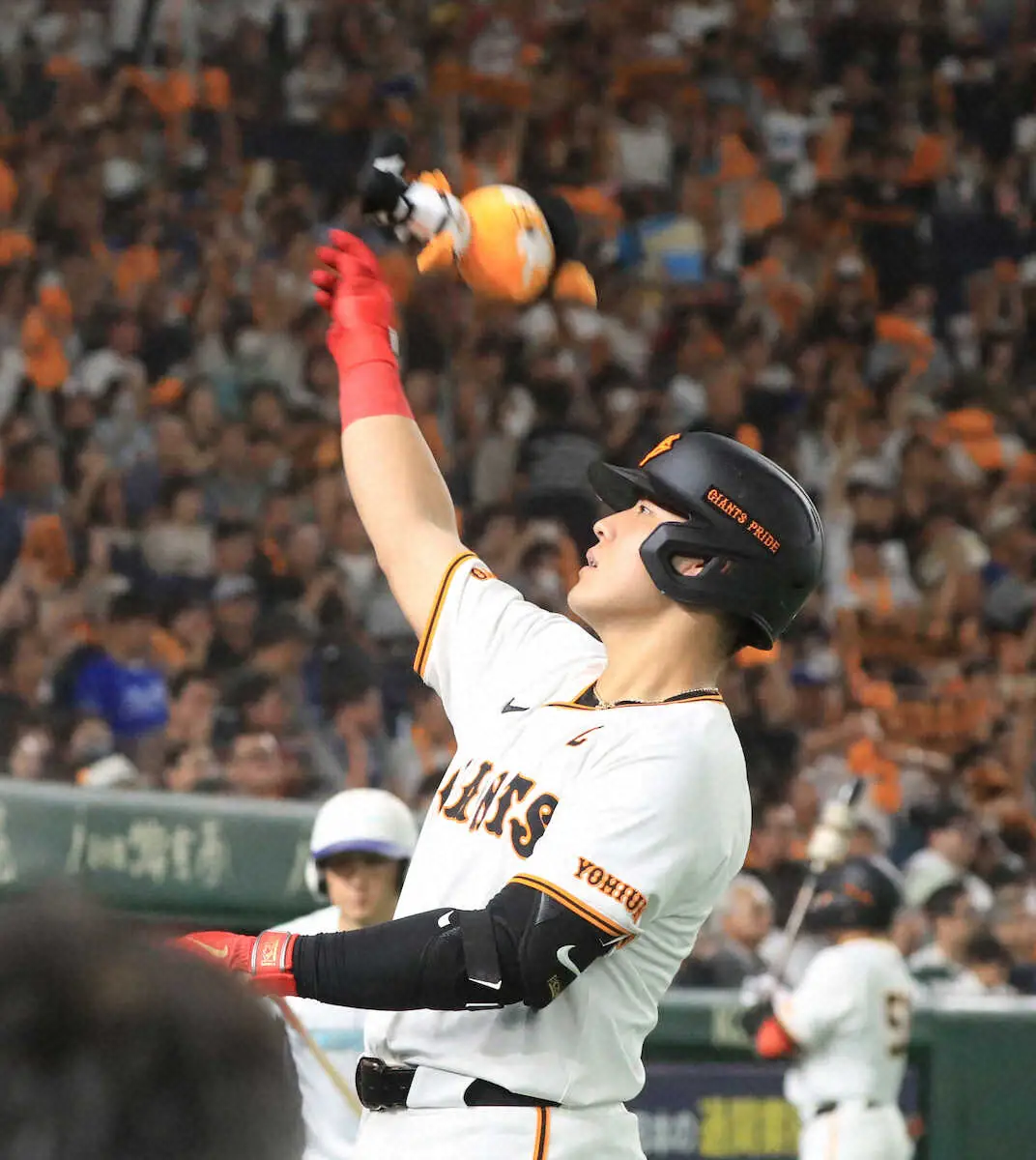 【画像・写真】巨人　坂本不在の一戦で連敗止めた！　岡本和が超特大V弾、吉川は3安打4打点