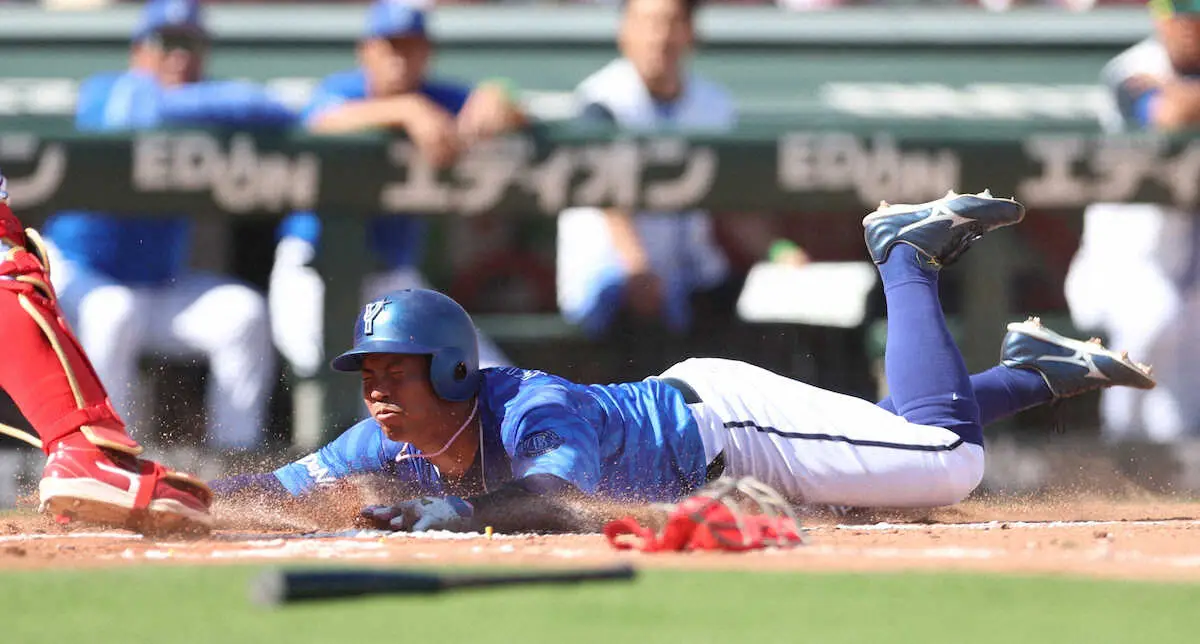 【画像・写真】DeNA　広島に大勝、1差肉薄　正捕手・山本痛恨離脱も…先発マスクの伊藤がV打　東が13勝目