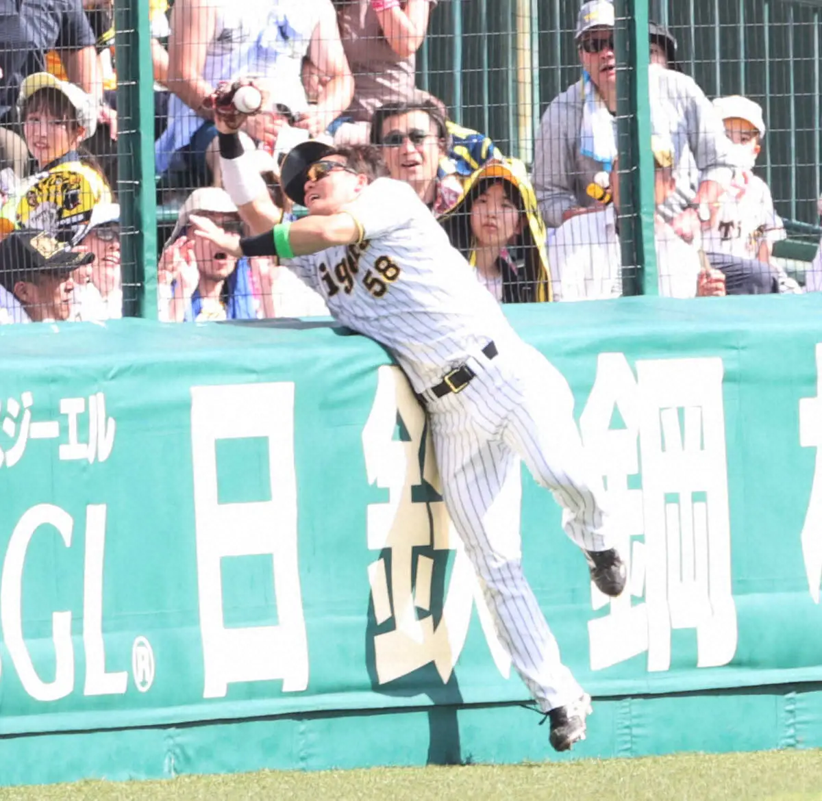 【画像・写真】阪神4連勝！前川、攻守で“満塁男”や　6回無死満塁好機でV犠飛　初回2死満塁ピンチでは大飛球を好捕