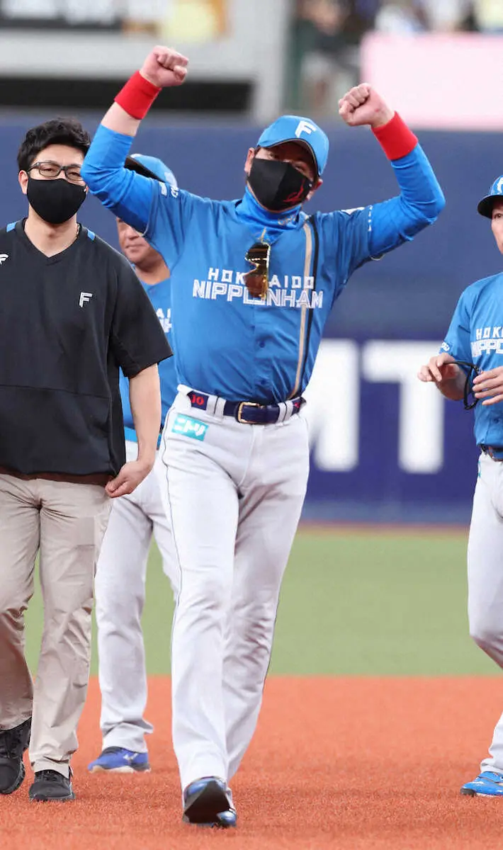 【画像・写真】日本ハム・新庄監督　鷹V阻む執念白星に「ソフトバンクファンには申し訳ないけど…こっちも一生懸命」