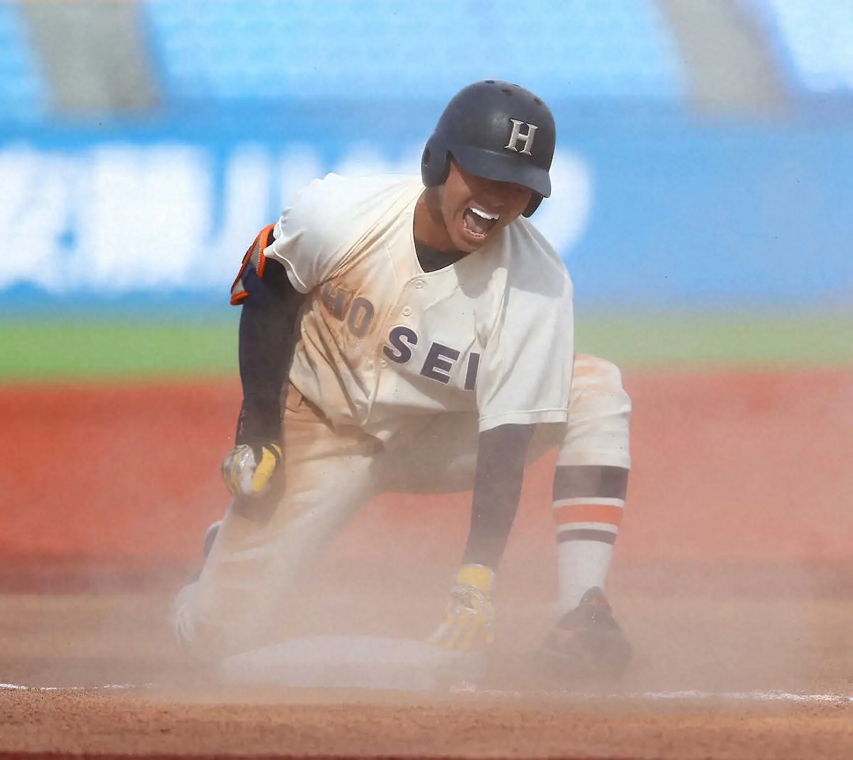 【画像・写真】法大・篠木　先発も異例の7番起用で完投＆V2点打「崖っ縁になってからが本当の勝負」