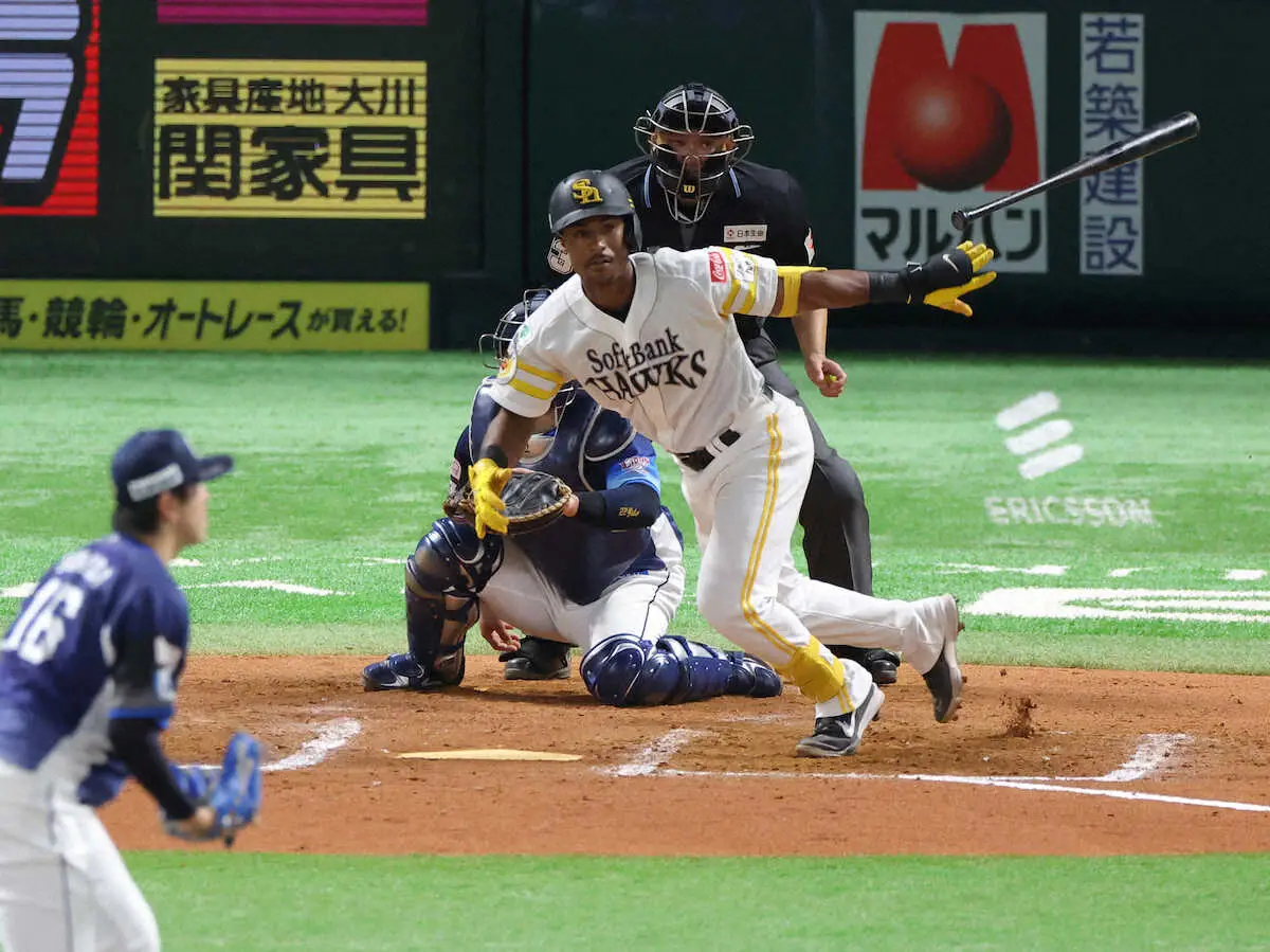 【画像・写真】ソフトバンク・ダウンズ　来日初出場初安打　好守も見せた！