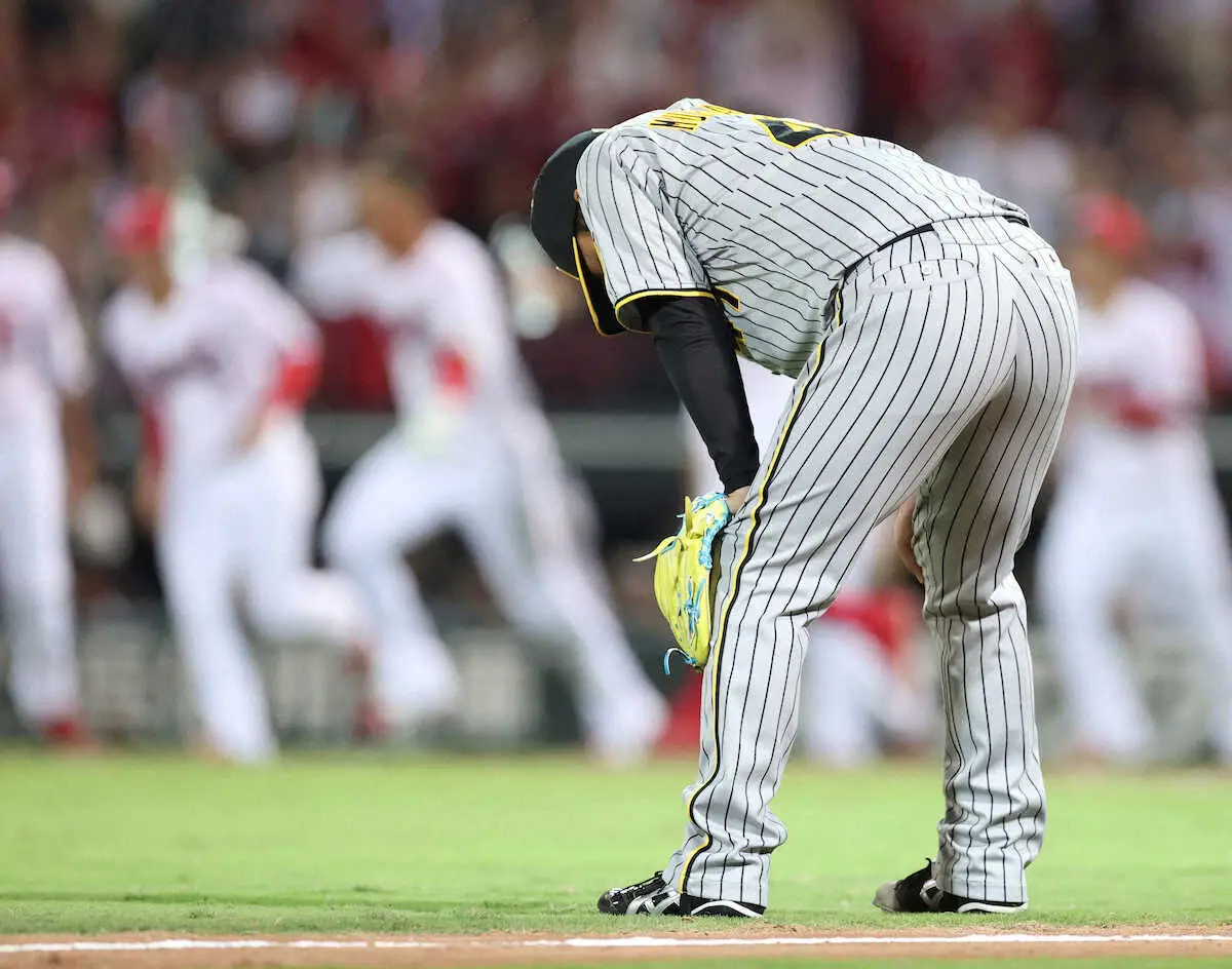 【画像・写真】今季初の救援登板・村上が悔し涙「僕のせいです」延長12回にサヨナラ打浴び