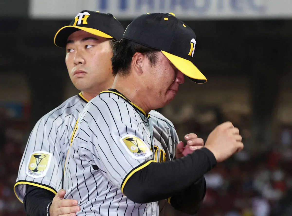 【画像・写真】阪神　延長12回サヨナラ負けで絶体絶命　今季初救援の村上は悔し涙「しっかり低めに投げていれば…」