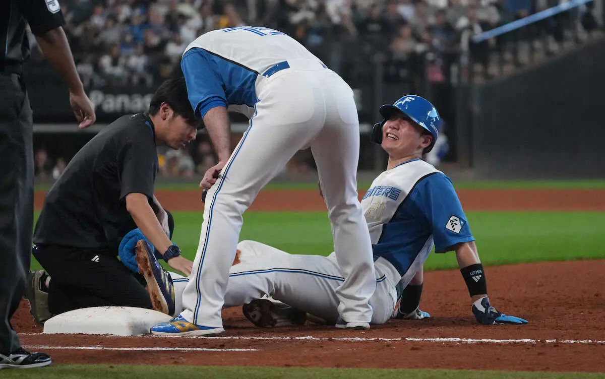 【画像・写真】途中交代の日本ハム・清宮　「内出血あった」と新庄監督明かす　5回に送球が左すね直撃