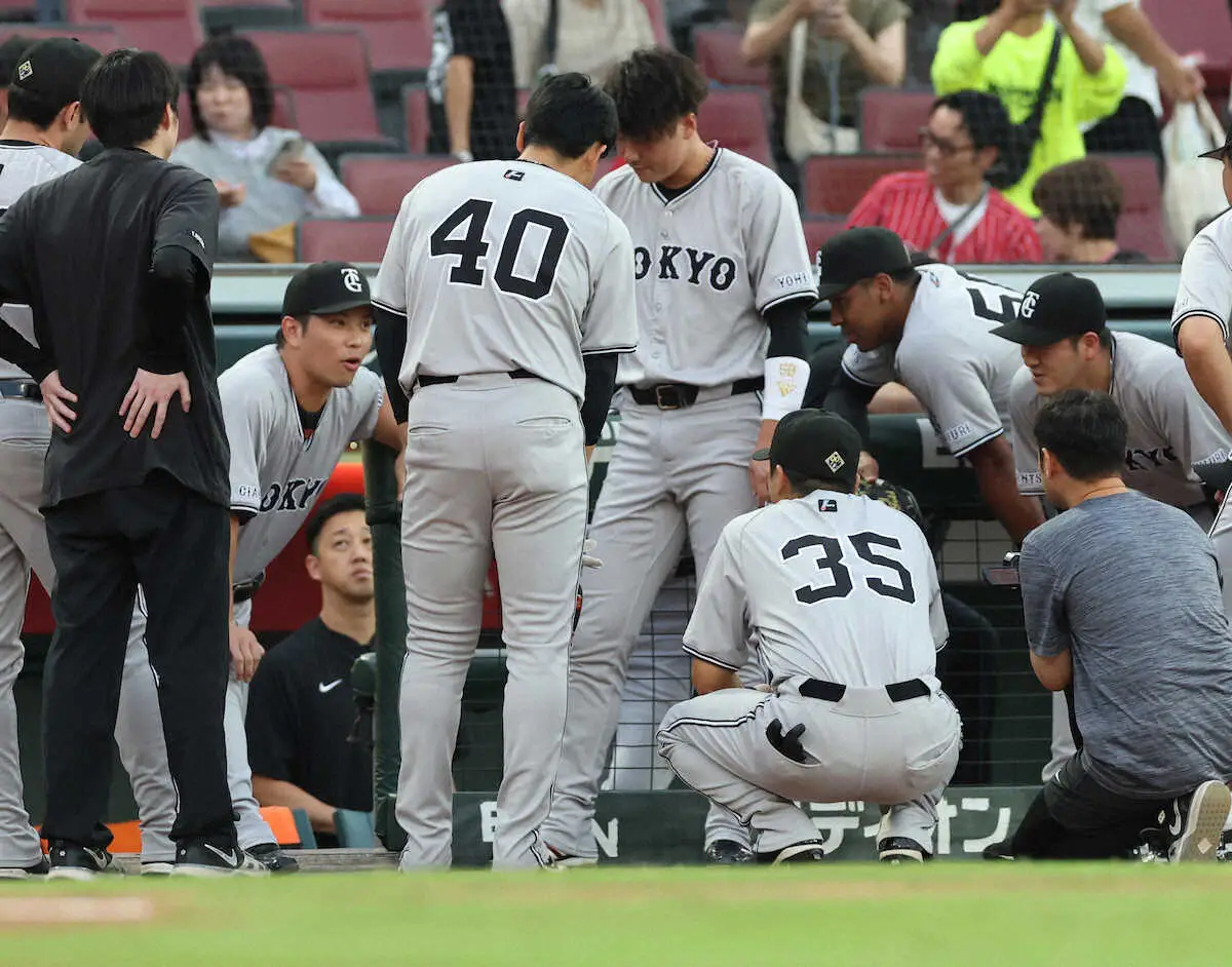 【画像・写真】巨人・大城卓三「絶対今日決めますよ！」　試合前の円陣で力強く宣言　4年ぶりVへナイン鼓舞