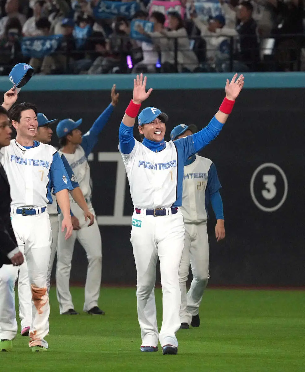 【画像・写真】日本ハム・新庄監督　異例の「どこにも行かないで運動」呼びかけ　助っ人2人へ「よそのユニは似合わない」