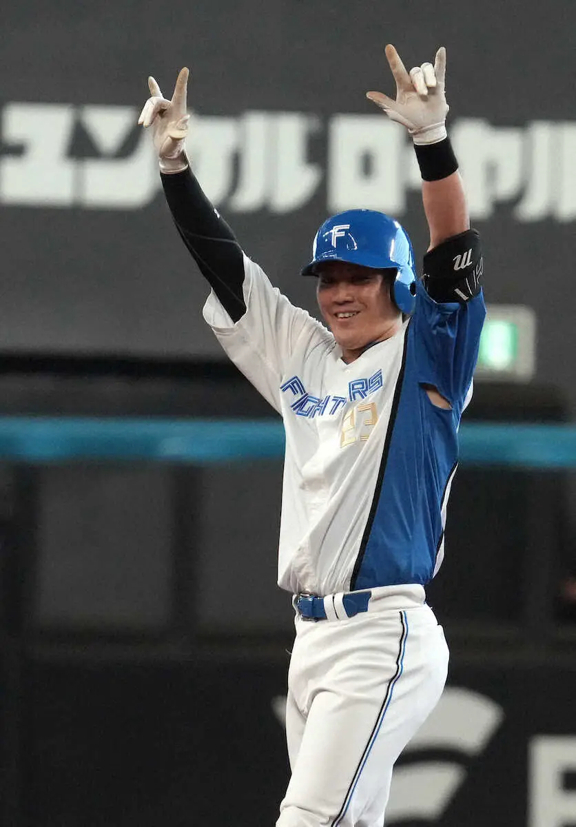 【画像・写真】日本ハム・伏見　復帰即代打で2点二塁打！CSも任せろ「結果出せてよかった」