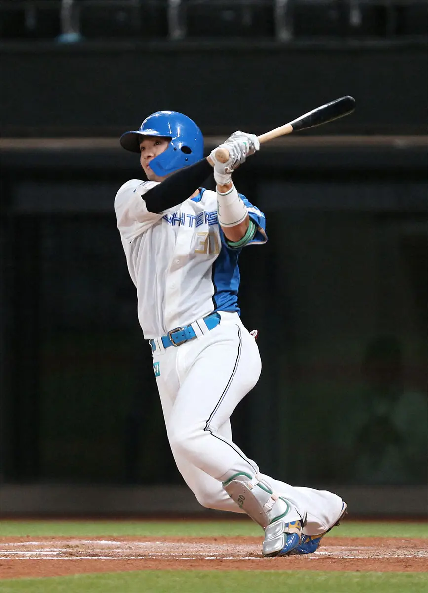 【画像・写真】【隠しマイク】日本ハム・郡司　普段と違うスーツ姿の記者に「なんか、保険の営業の人にいそうですね」