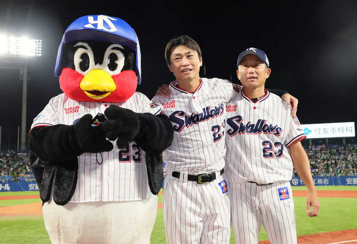 【画像・写真】涙とサプライズ満載の神宮「青木引退劇場」全員背番23、友が歌い息子が投げ、ダルがイチロー氏が“登場”