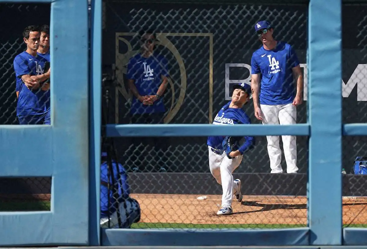 【画像・写真】ドジャースが地区シリーズ開幕前々日練習　山本由伸がブルペン入り