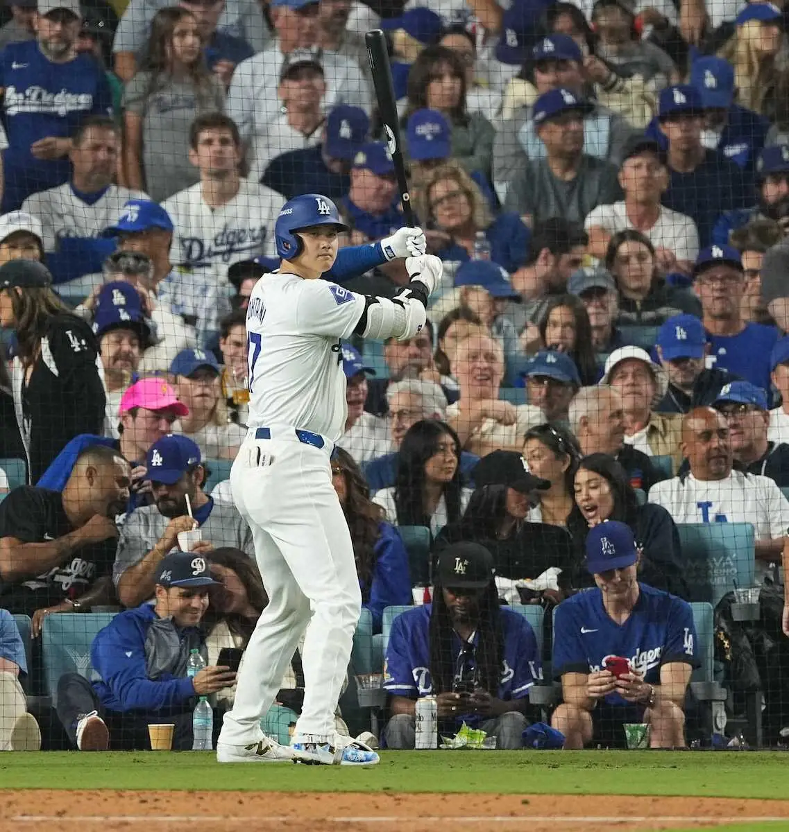 【画像・写真】大谷翔平　第2打席でPS初本塁打！雄叫び同点3ラン！緊張「ないね」宣言通り豪快弾　真美子夫人も大喜び