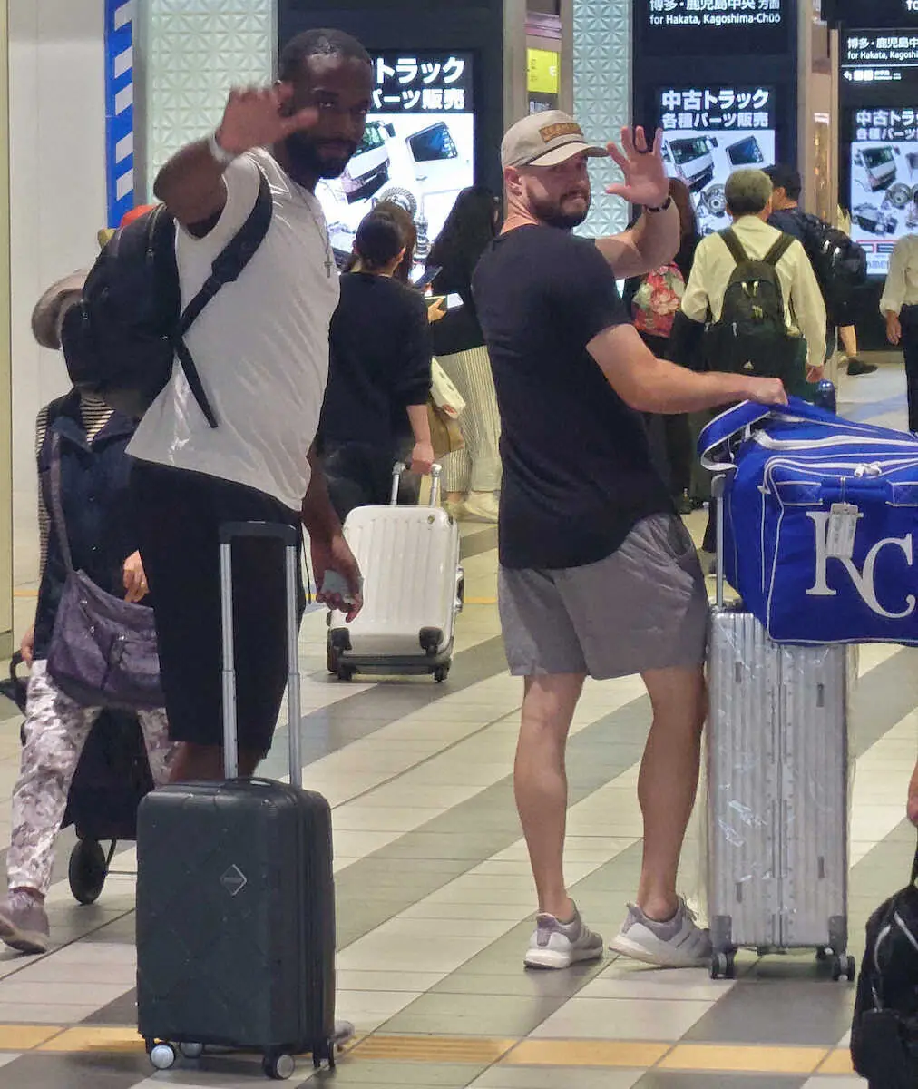【画像・写真】広島助っ人左腕ハーンは残留濃厚「また帰って来て優勝目指したい」　去就未定ハッチとともに帰国