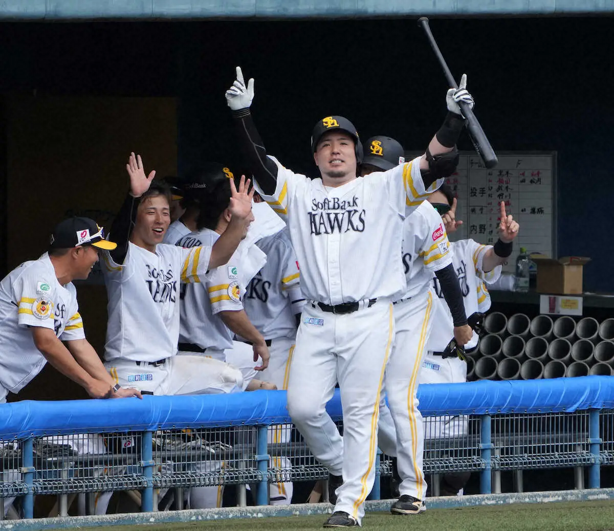 【画像・写真】ソフトバンクCSへ万全！山川が豪快2ラン、リチャードは3発　2冠コンビが競弾