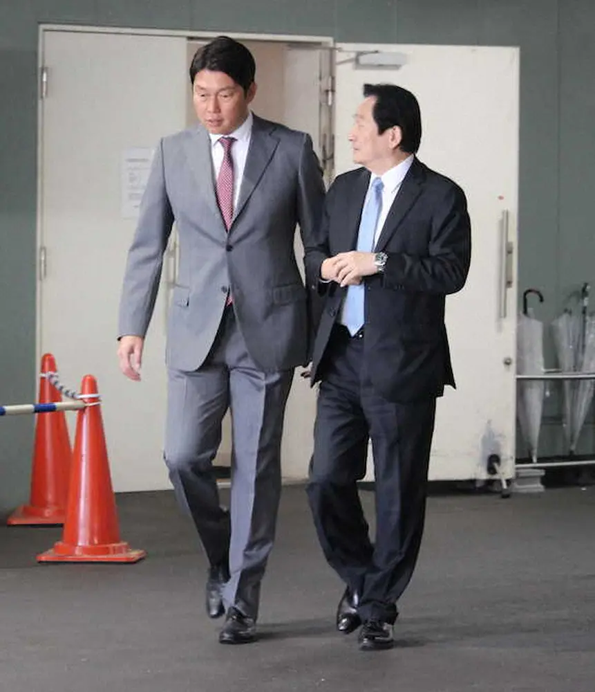【画像・写真】広島・新井監督　来季逆襲へ決意「もちろん優勝を目指して」「険しい道になる」