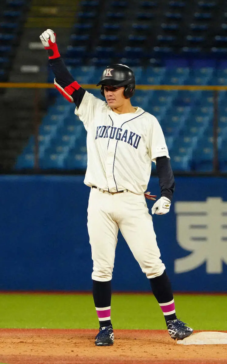 【画像・写真】国学院大　9回2死無走者から逆転勝利！　途中出場の宮坂がV2点二塁打「次につなごうと思って」