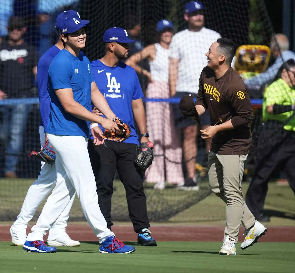 【画像・写真】大谷翔平　松井裕樹と談笑するなど大一番前でもリラックス　フリーマンはテーピング姿で強行出場