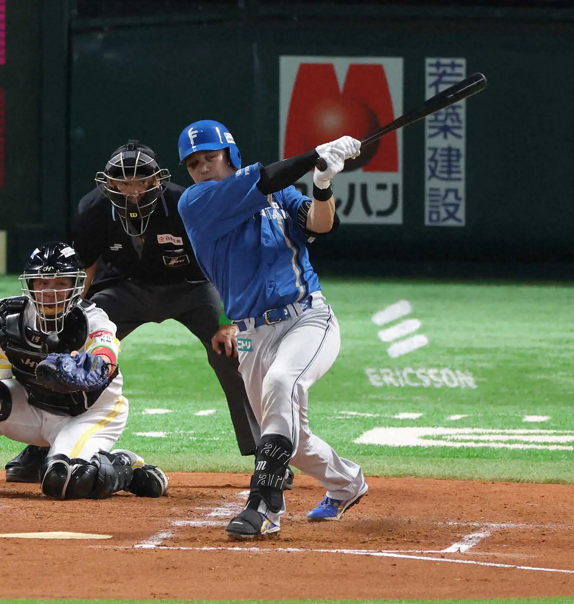 【画像・写真】鼻骨骨折の日本ハム・伏見　第1打席は左前打　内出血で目の回り変色も執念　「漢伏見」「がんばれ」の声