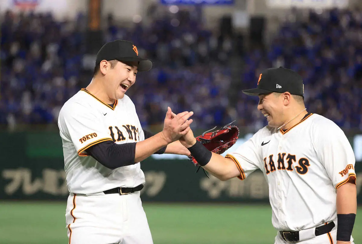 【画像・写真】巨人・浅野翔吾いきなり好守！菅野ニコニコで感謝　衝撃の転倒デビューから1年…今度は守った！