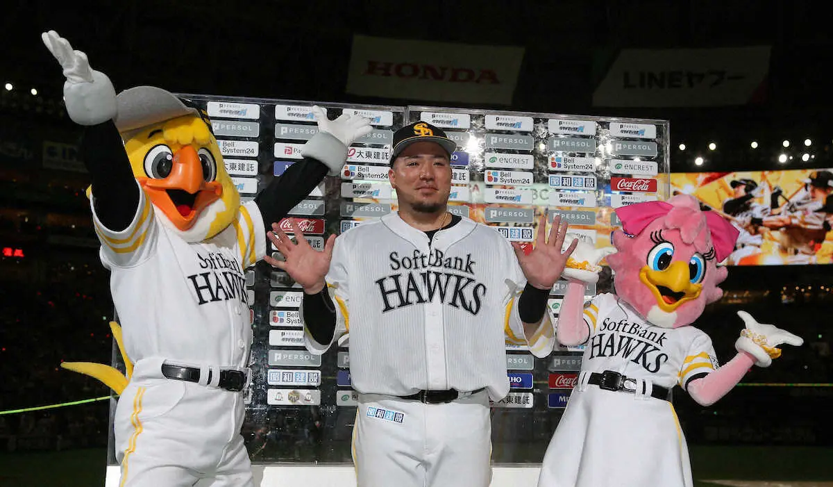 【画像・写真】ソフトバンク山川穂高が2戦3発！「絶好調では？」の問いかけに（6秒沈黙）…「はい」
