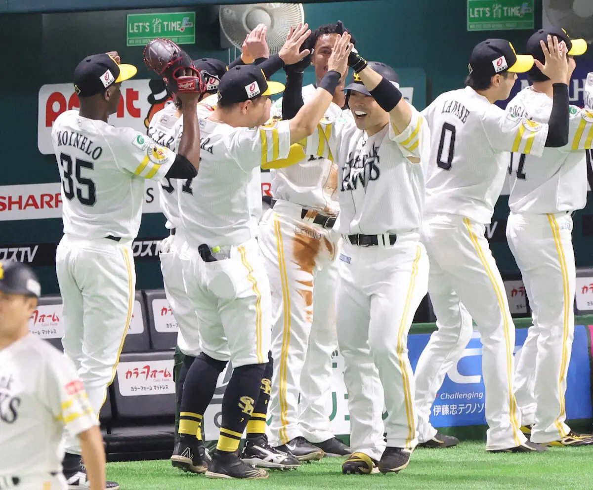 【画像・写真】ソフトバンク・小久保監督「驚異的な回復」決勝1号2ランと近藤健介の暴れっぷりに脱帽