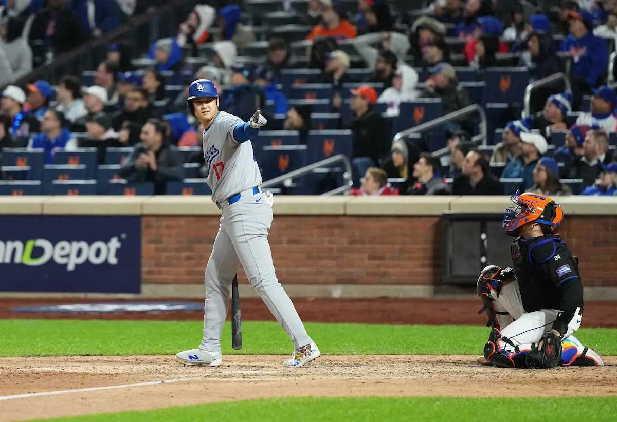 【画像・写真】ドジャース・大谷　NY黙らせた摩天楼弾！ポール際でも確信指さし　WSあと2