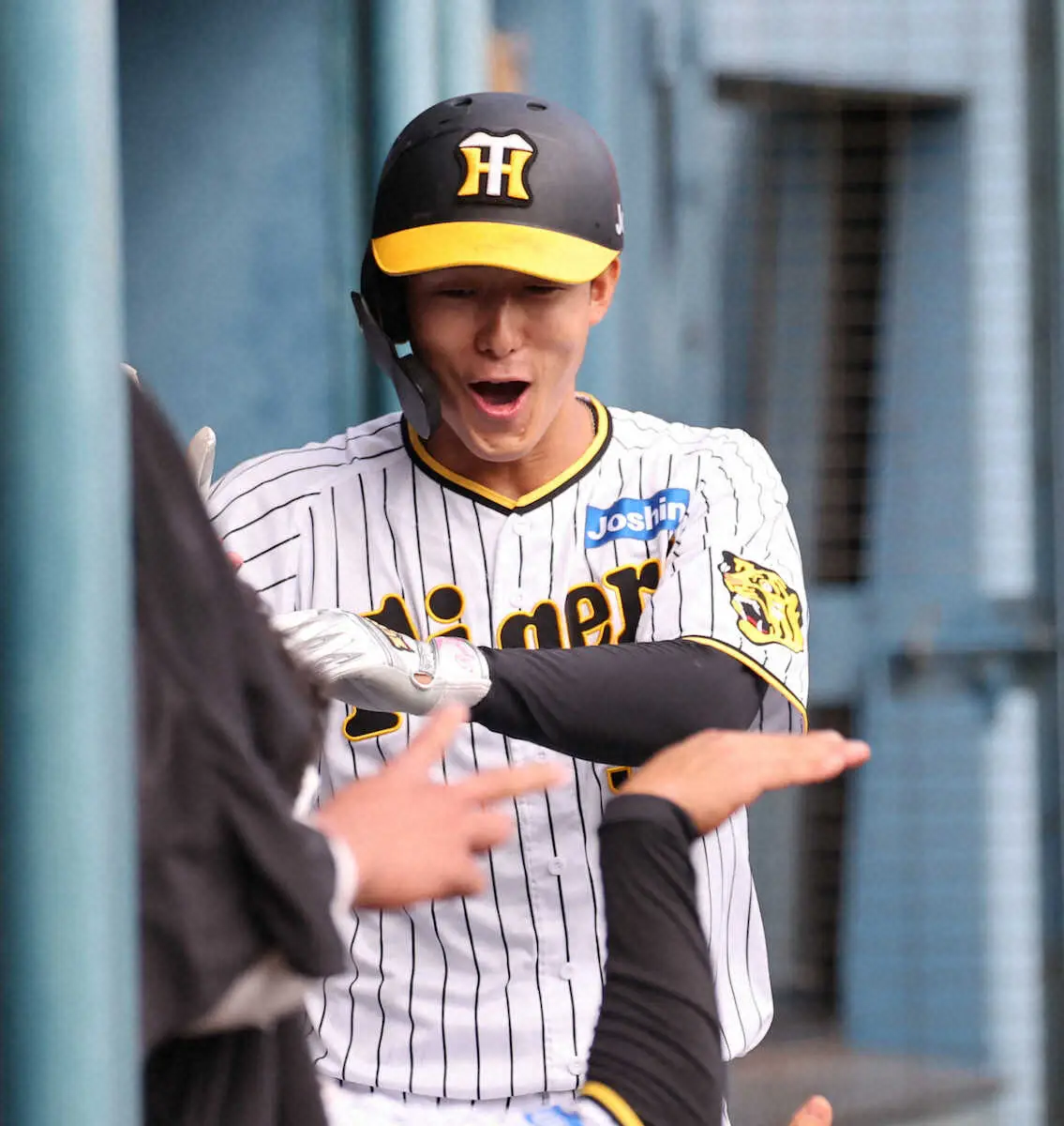 【画像・写真】阪神・小幡　正遊撃手獲りアピール弾「入ったのは“ビッグ・風”って感じ」凡退の第1打席には反省の弁