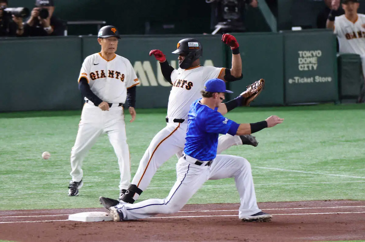 【画像・写真】DeNA　森敬斗の痛恨エラーで初回先制点献上…4番・岡本和に対して申告敬遠も