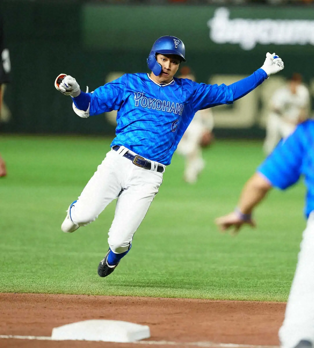 【画像・写真】DeNA・森敬　足で雪辱！初回悪送球で先制点許すも…5回適時三塁打＆9回好走塁から決勝ホーム