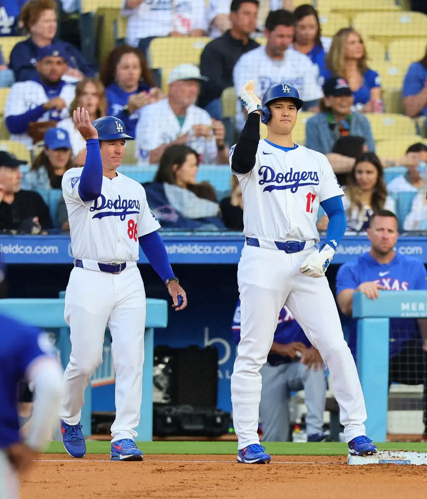 【画像・写真】ヘッドバンプ見納め？大谷翔平「50－50」尽力のドジャース一塁コーチ　マーリンズ次期監督候補と米報道