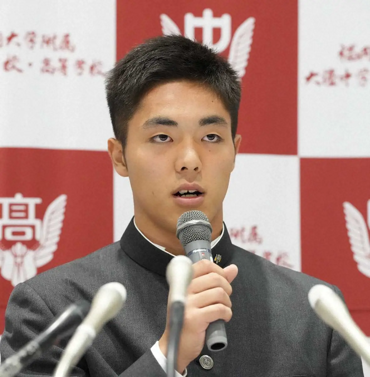 【画像・写真】日本ハム・新庄監督　大谷に打撃「そっくり」福岡大大濠の二刀流・柴田引いて続投明言