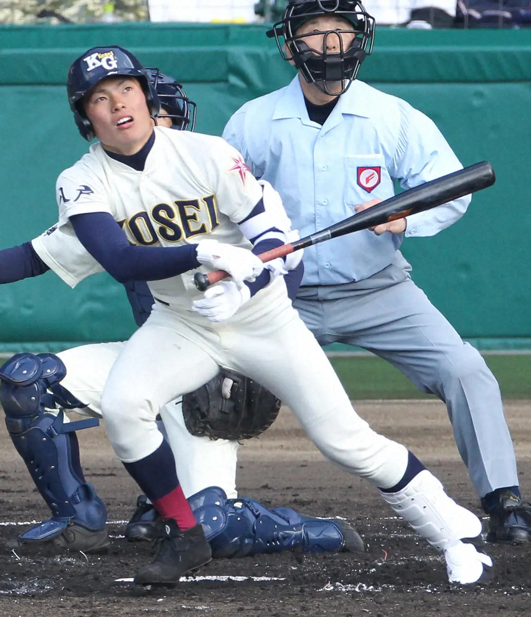 2006年ドラフトで巨人の1巡目指名を受けた光星学院・坂本勇人は笑顔で