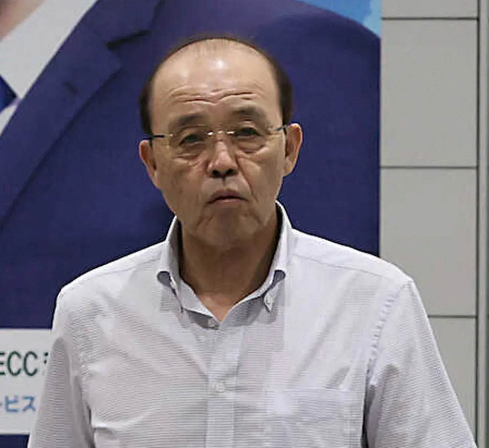 【画像・写真】阪神・岡田前監督が甲子園を訪問　藤川新監督と言葉を交わす場面も