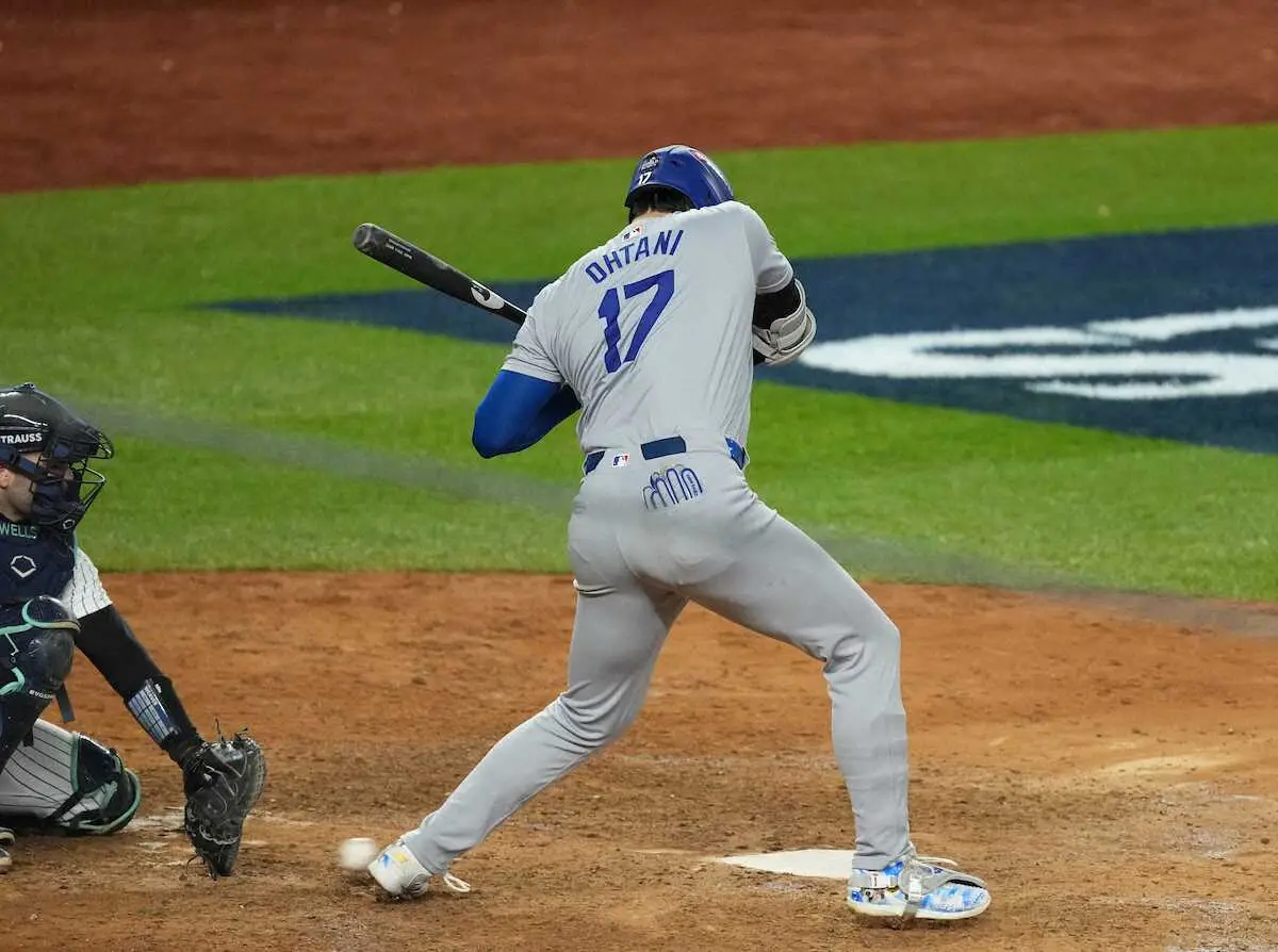 【画像・写真】大谷翔平　第5打席は死球　投球が左足つま先かすめる　第2戦で左肩亜脱臼して手負いの中フル出場
