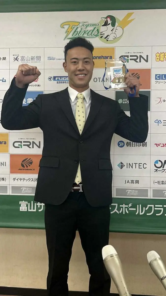 【画像・写真】阪神のドラフト5位・佐野「球界を代表するような選手に」指名あいさつで笑顔