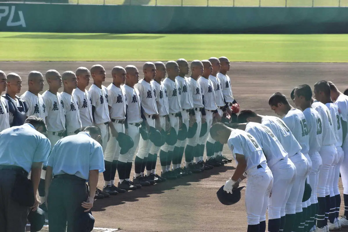 【画像・写真】勝てば甲子園有力の一戦　8回2死三塁から継続試合　鹿児島実敗れる　宮下監督、無念さにじませ