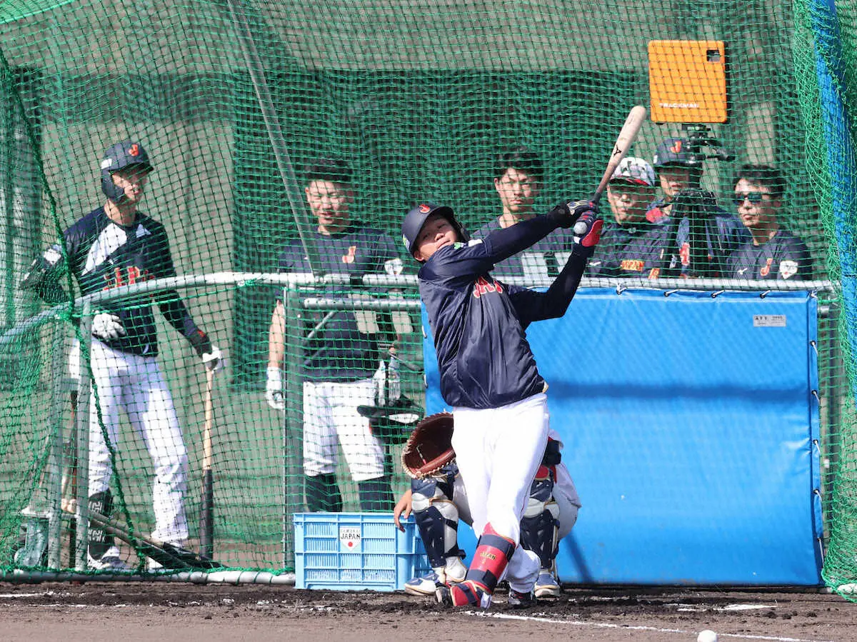 【画像・写真】侍JAPAN　森下がフリー打撃で“驚弾”披露「大振りをしないように」もバックスクリーンぶち当て