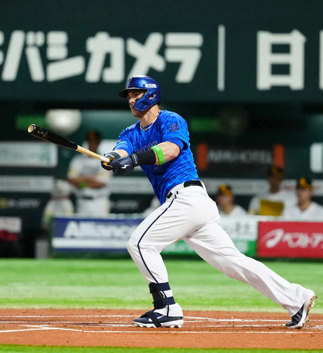 【画像・写真】DeNA・オースティン　激走二塁打　左足痛で第2戦欠場も強行出場「勝てたことが何より」