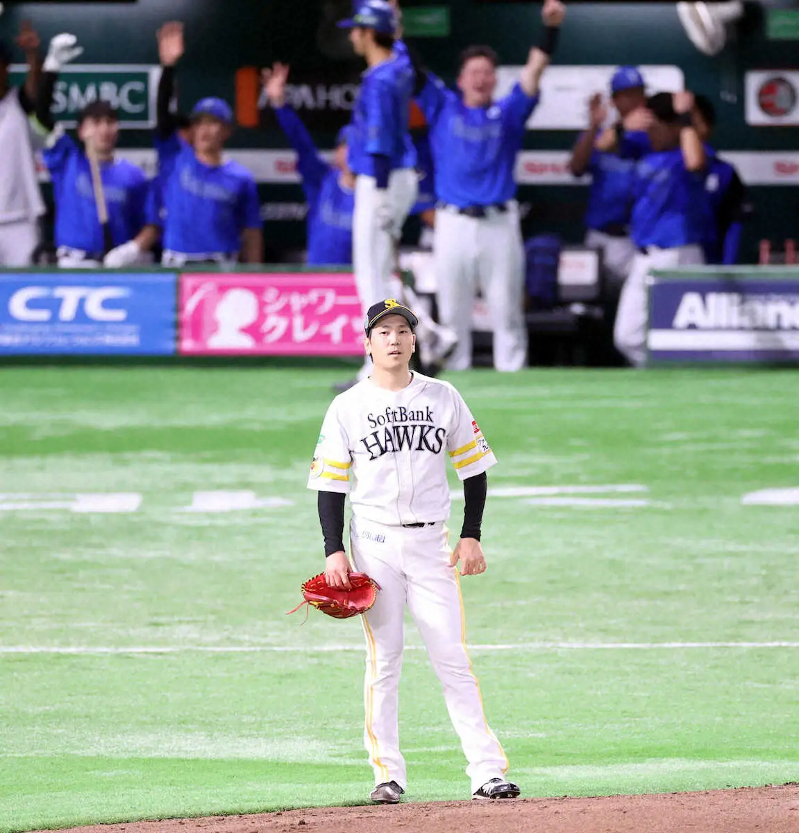 【画像・写真】DeNAオースティン　足の状態は「良くない」も粋なジョーク「全打席本塁打を打って歩いて帰ってきたい」