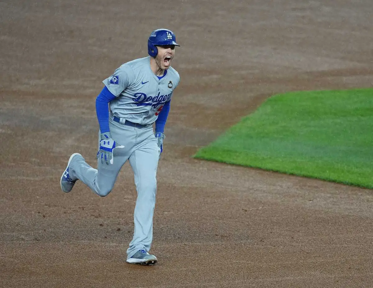 【画像・写真】ドジャース・フリーマン　メジャー史上初！WS6戦連発　初回に先制2ラン